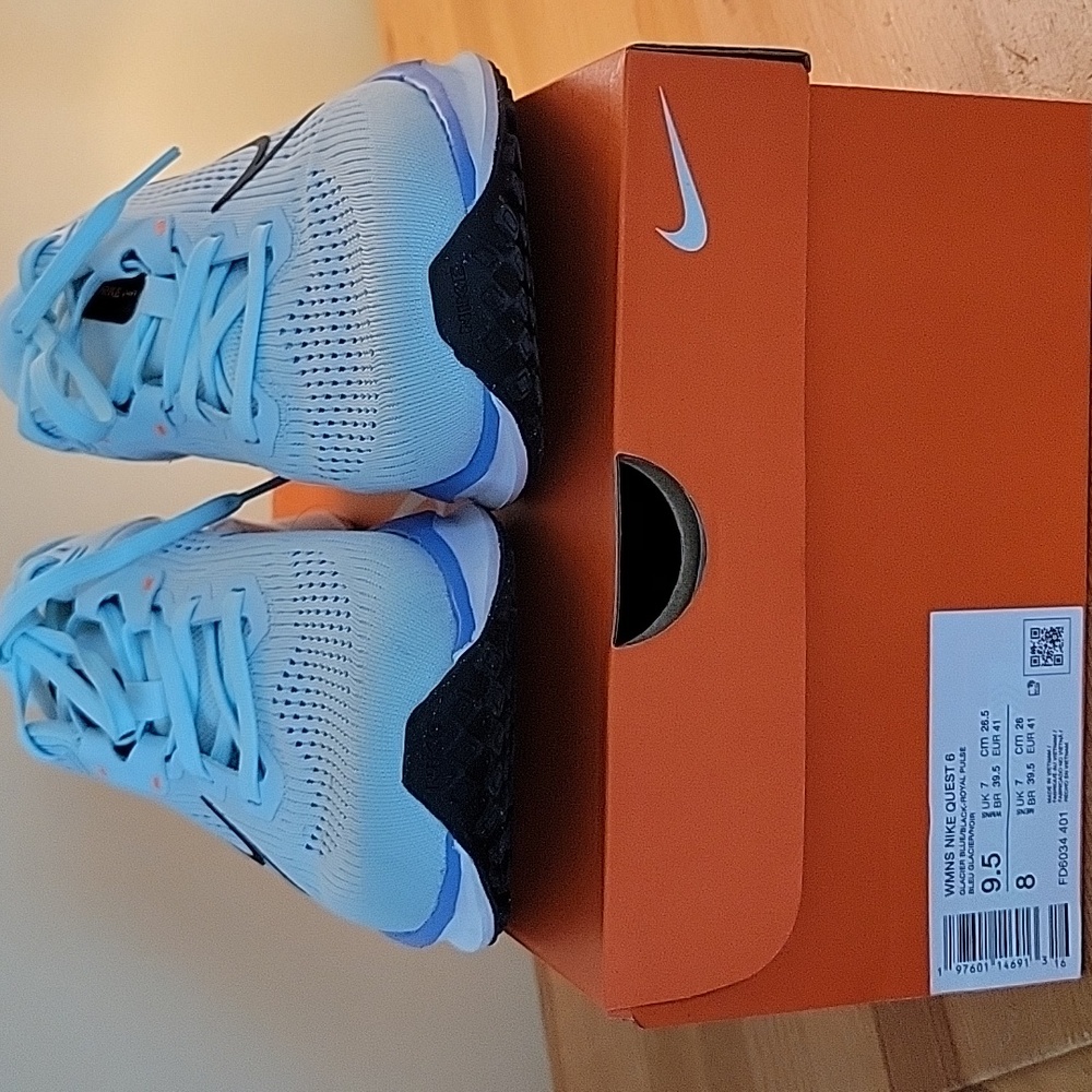 Nike Women's Quest 6 NWT NIB 9.5 Glacier Blue. Please read description.